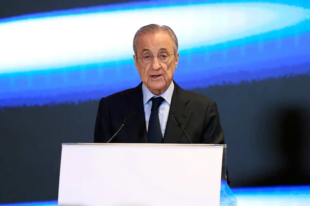 Presidente hablando en un podio durante conferencia