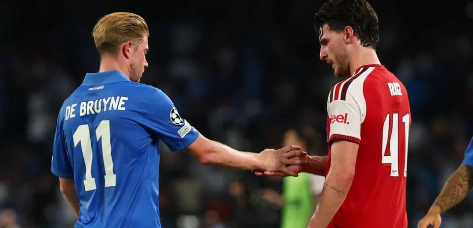De Bruyne y Rice estrechando manos tras el partido