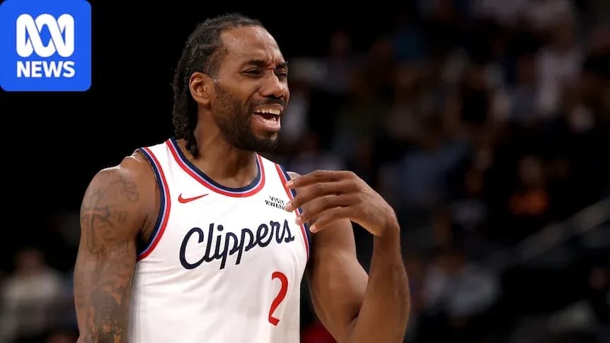 Kawhi Leonard en acción durante un partido de baloncesto