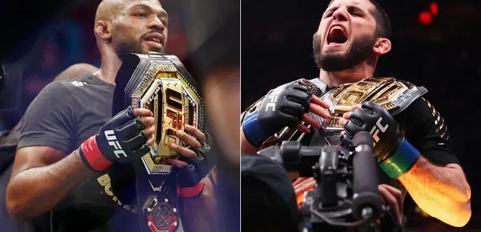 Dos peleadores sosteniendo cinturones de campeón de UFC