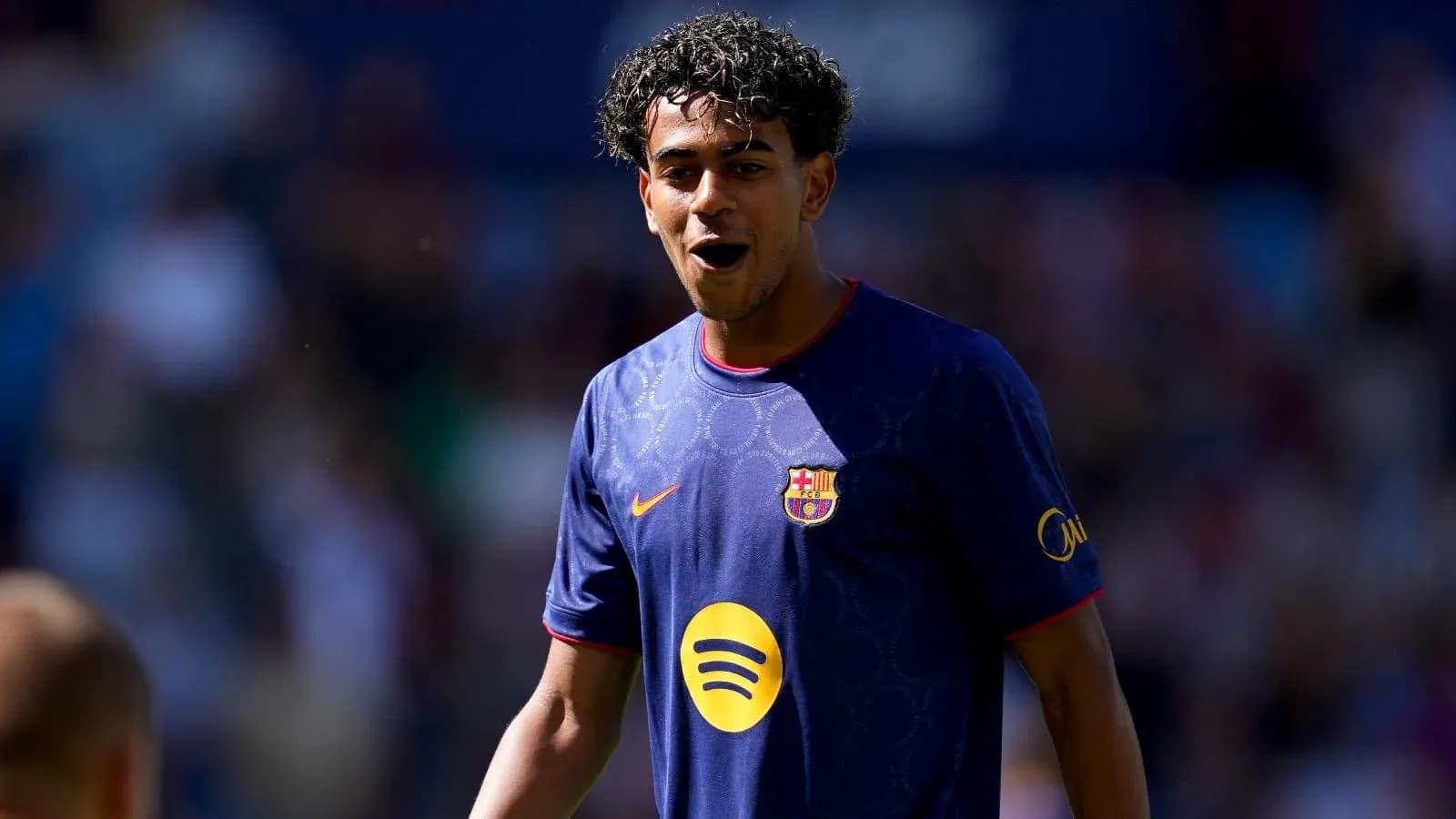 Jugador del Barcelona en acción durante el partido
