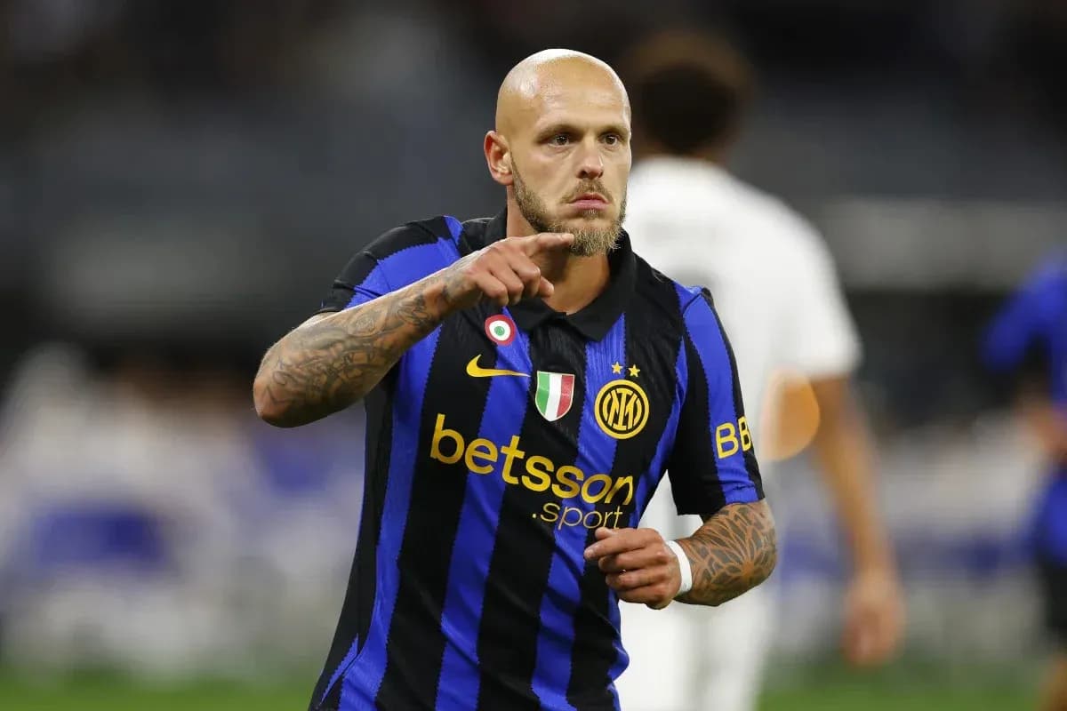 Jugador de Inter de Milán señalando durante el partido Jugador de Inter de Milán señalando durante el partido