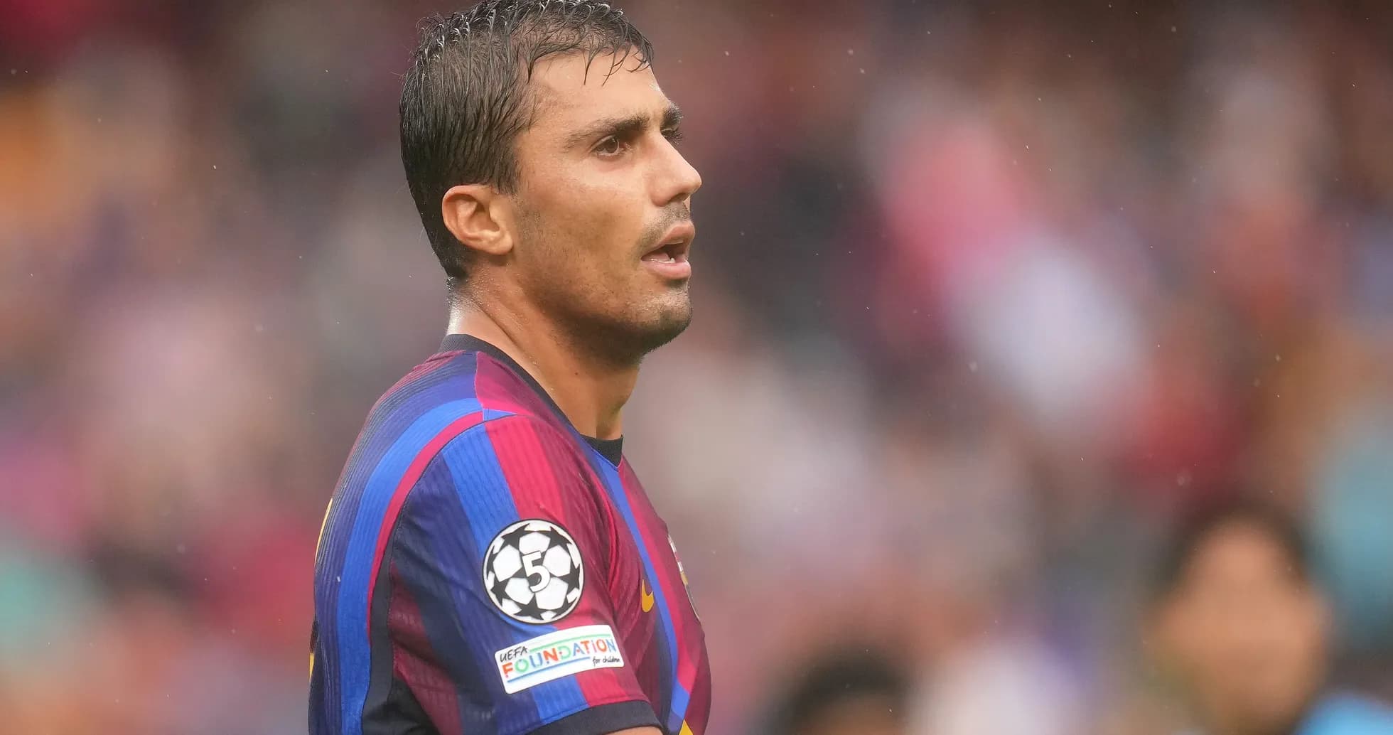 Jugador de Barcelona en acción durante el partido Jugador de Barcelona en acción durante el partido