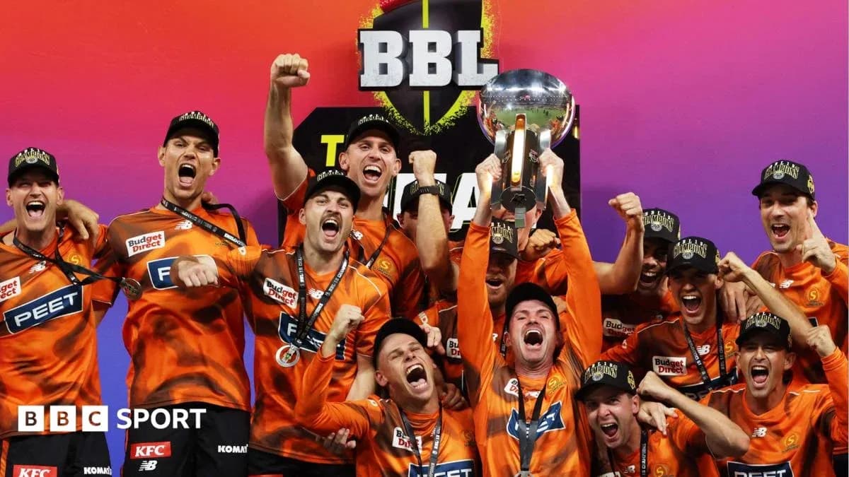 Equipo levantando el trofeo de BBL campeón Equipo levantando el trofeo de BBL campeón