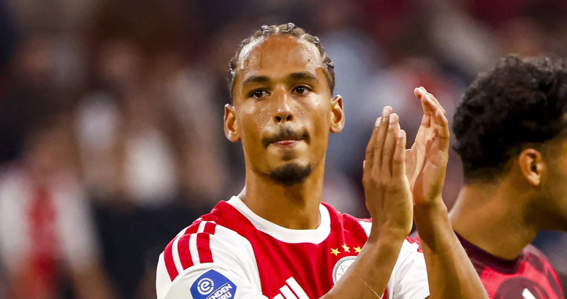 Jugador aplaudiendo después del partido con Ajax Jugador aplaudiendo después del partido con Ajax