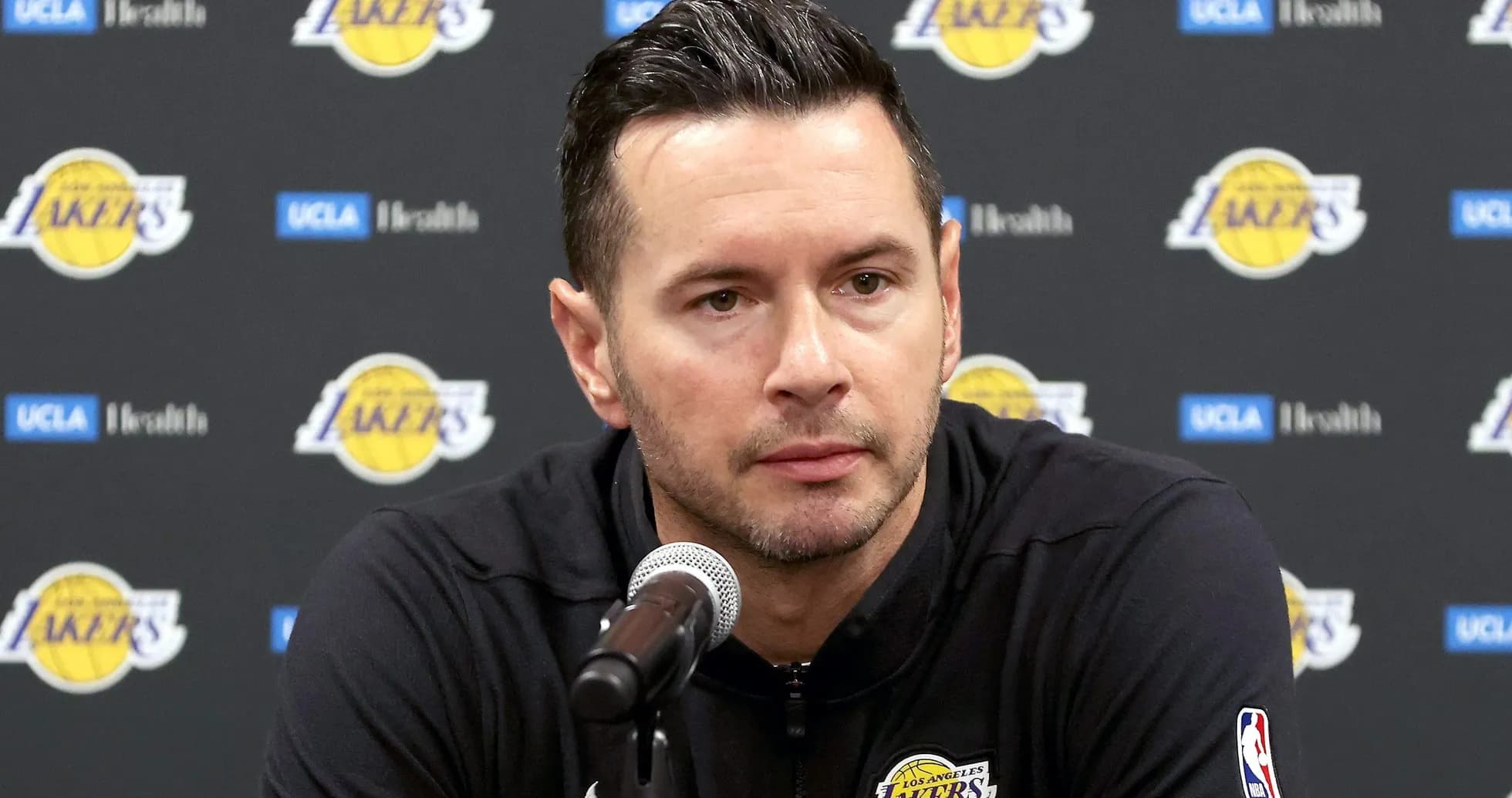 Entrenador de Los Angeles Lakers en conferencia de prensa Entrenador de Los Angeles Lakers en conferencia de prensa