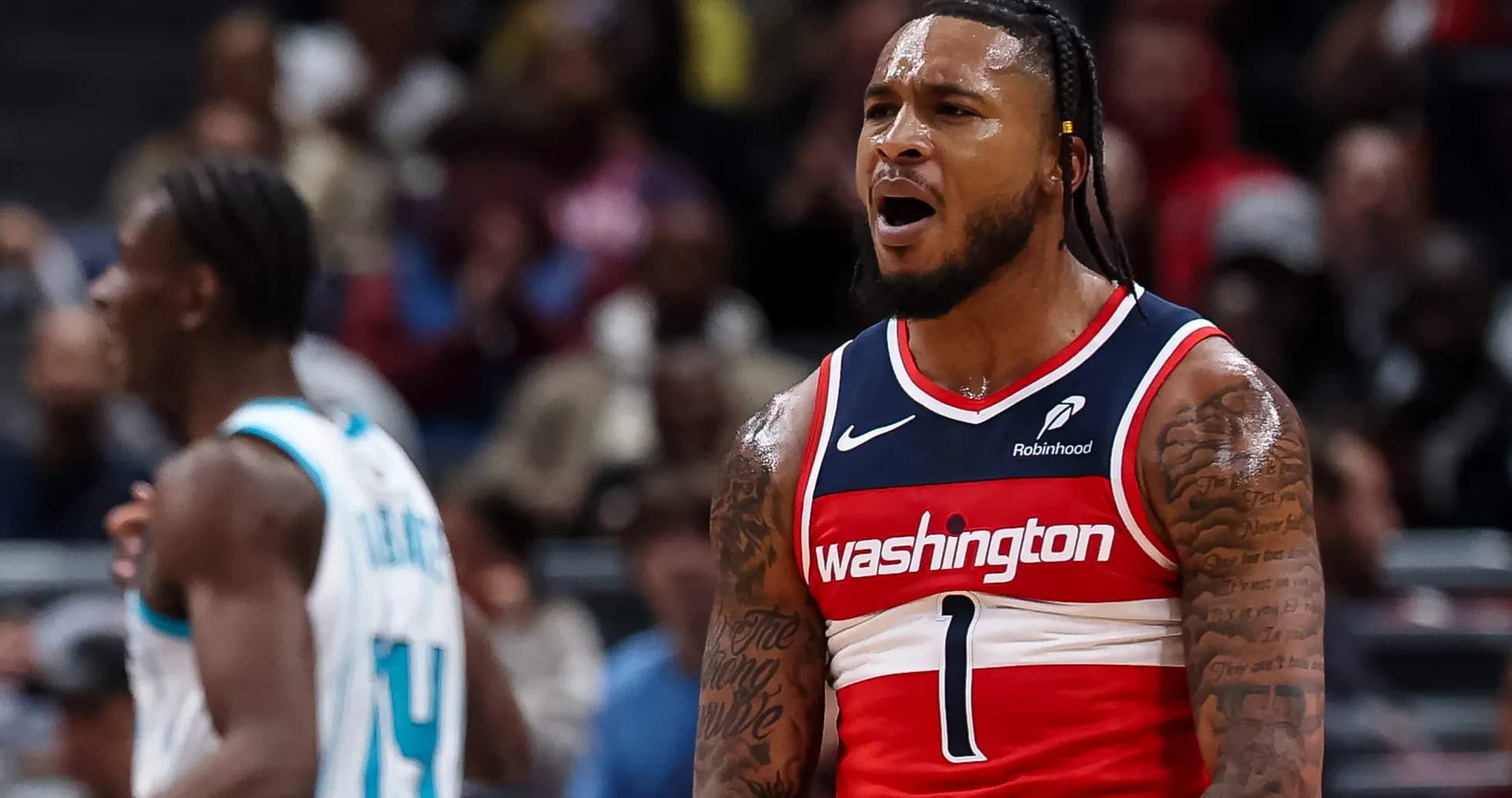 Jugador de los Washington Wizards celebrando en la cancha Jugador de los Washington Wizards celebrando en la cancha