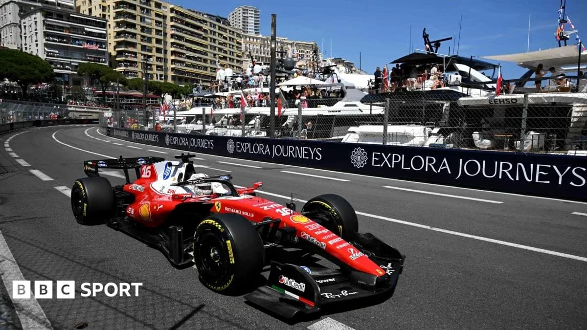 Coche de Fórmula 1 Ferrari en el circuito de Mónaco Coche de Fórmula 1 Ferrari en el circuito de Mónaco