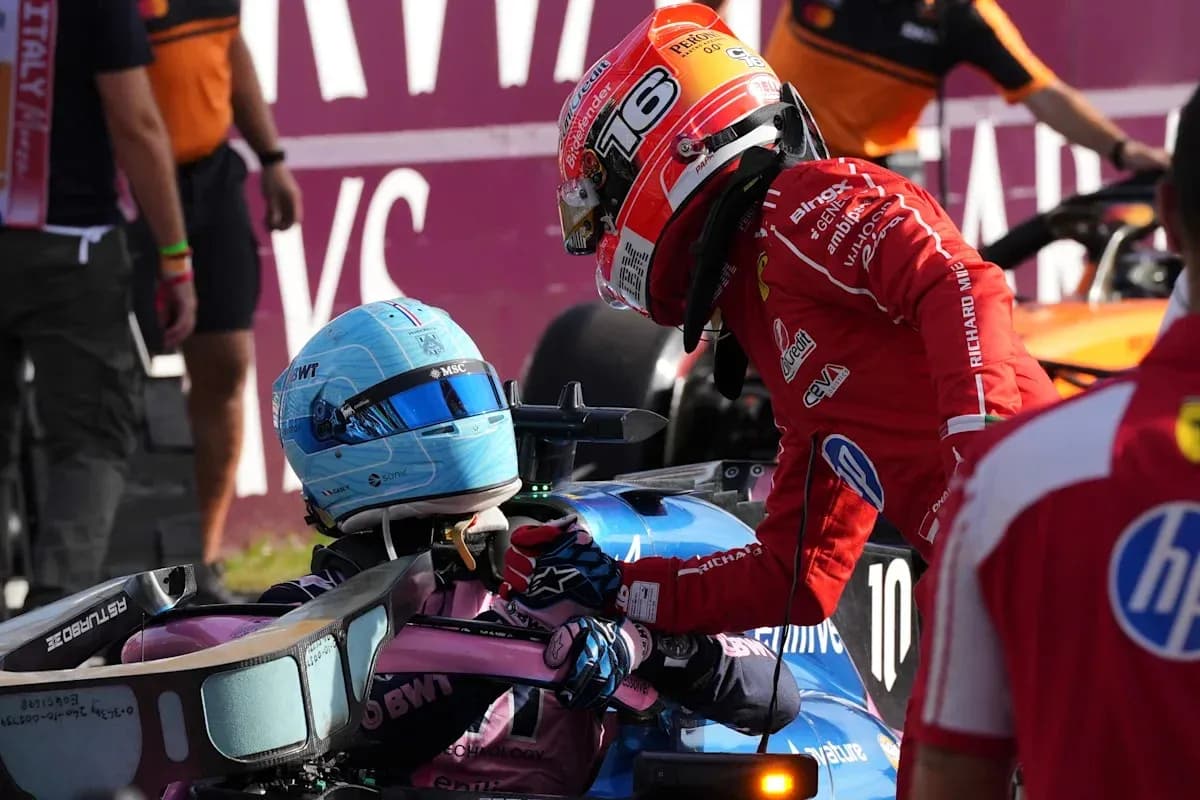 Pilotos conversando tras incidente en la carrera Pilotos conversando tras incidente en la carrera