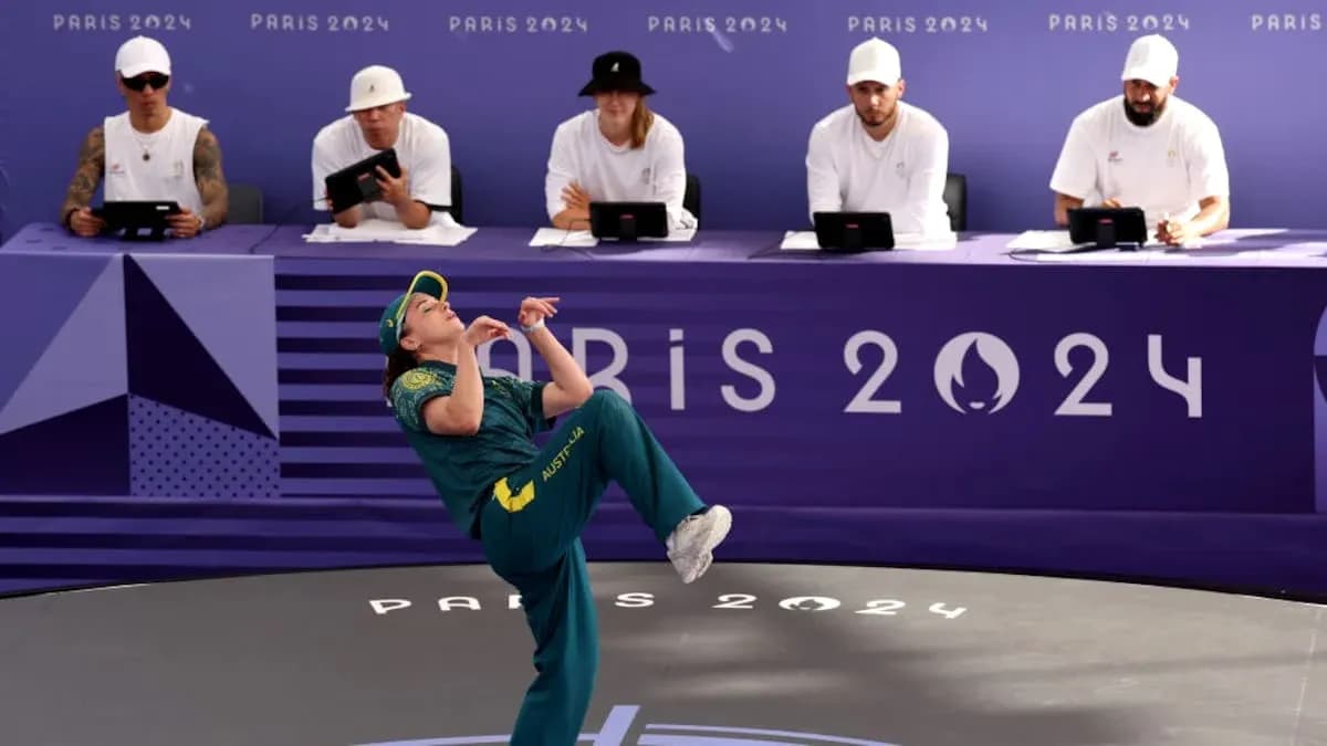 Atleta compitiendo en evento de París 2024 Atleta compitiendo en evento de París 2024