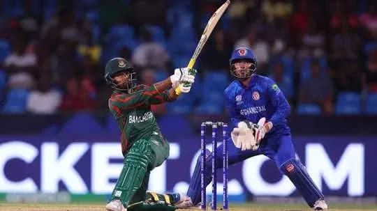 Bateador de Bangladesh golpeando la pelota en partido Bateador de Bangladesh golpeando la pelota en partido